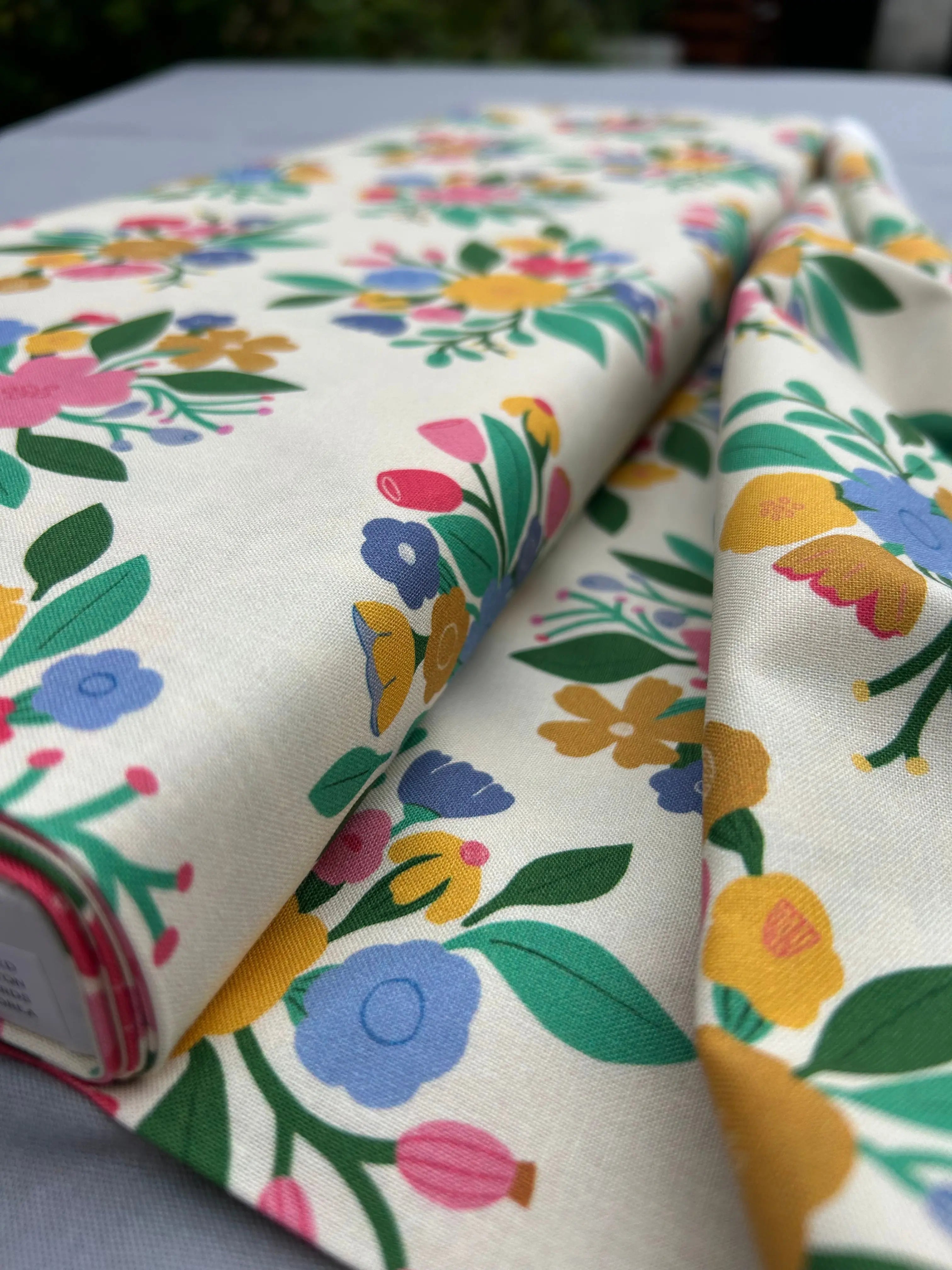 Bouquets organic cotton - Cloud 9 Cherry Fabrics